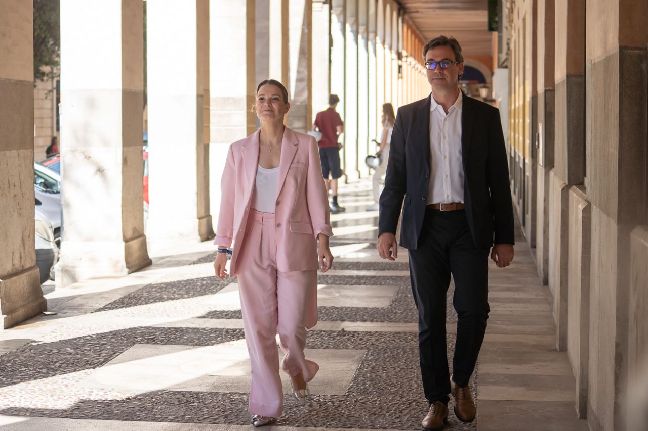 El PP de Balears busca apoyos para la investidura de su candidata a presidir el Govern, Marga Prohens, tras las elecciones del 28M. Esta semana se inició una ronda de contactos con los representantes de los partidos que han logrado entrar en el Parlament.