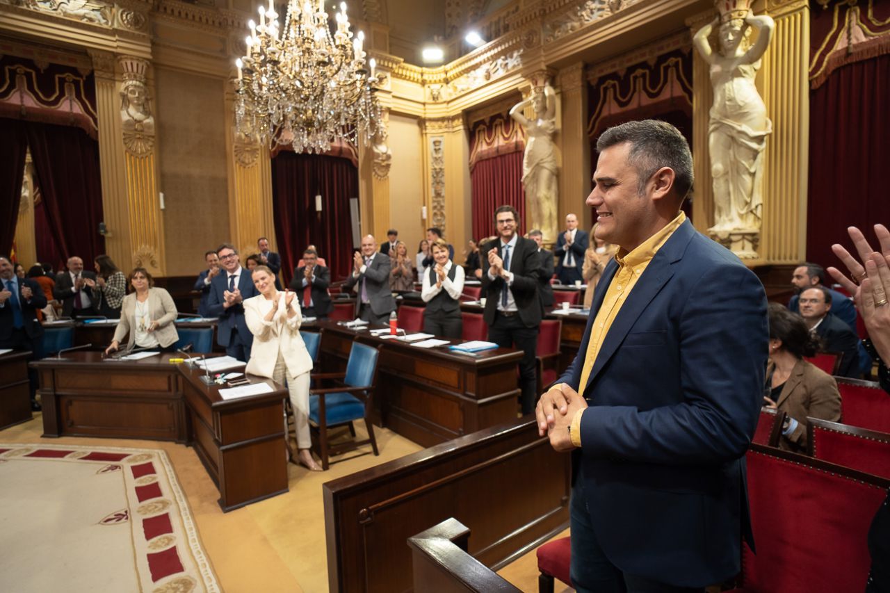Albert Salas ha sido elegido como director general de IB3 en segunda votación por el Parlament, con 40 votos a favor.