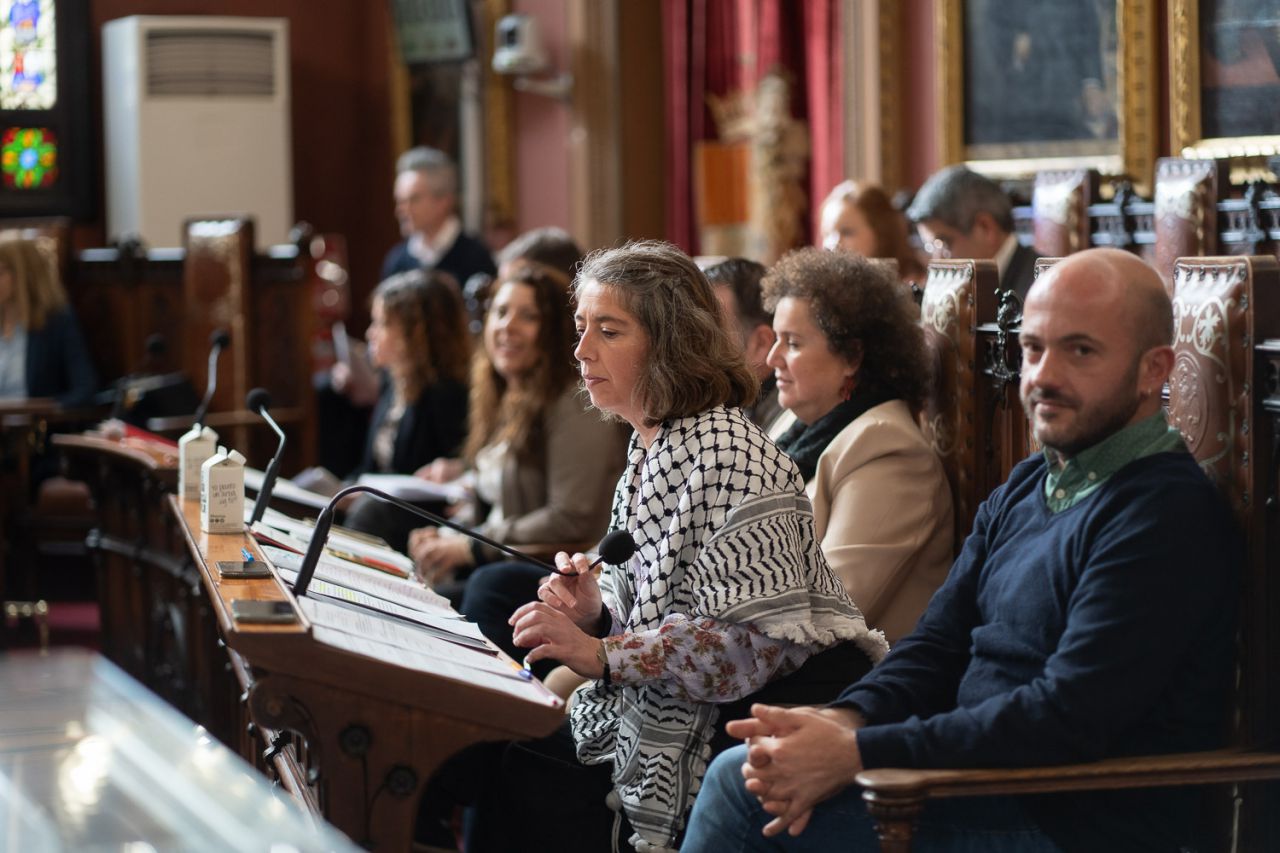 Crispación este juves en el pleno de Cort después de que el regidor de Movilidad, Antoni Deudero, le haya dicho a la portavoz de Més per Palma, Neus Truyol, 