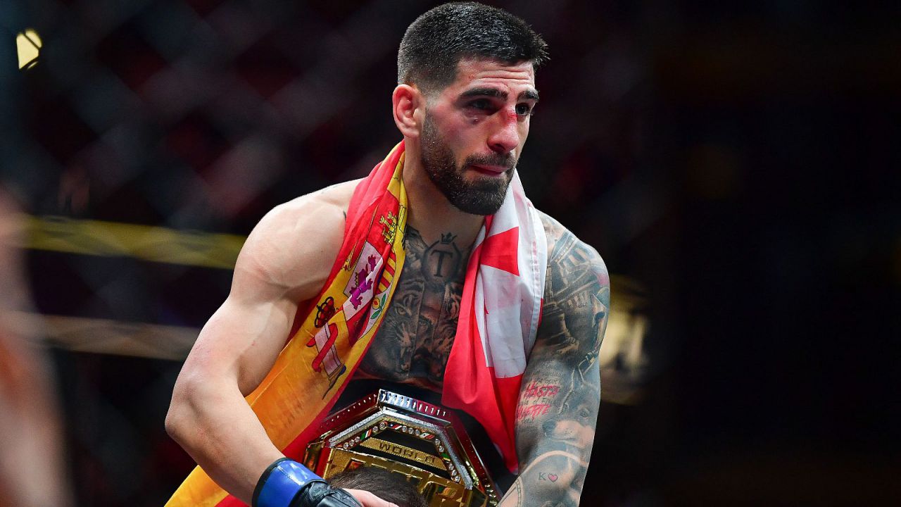 Nació en Halle (Alemania), pasó parte de su infancia en Georgia antes de mudarse junto a sus padres a Alicante. Ahora, a sus 27 años, Ilia Topuria es el nuevo Campeón Mundial de Peso Pluma de la UFC (Ultimate Fighting Championship) en la categoría de peso pluma tras derrotar este pasado sábado (madrugada del domingo en España) al australiano Alexander Volkanovski en el pabellón Honda Center de la ciudad de Anaheim (California, EE.UU.).