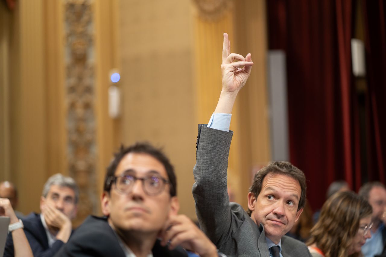 El Parlament ha aprobado modificar la ley de regulación de las corridas de toros para permitir la entrada de menores de edad a los festejos taurinos. En el pleno de la Cámara de este martes se ha aprobado, con 29 votos a favor de PP y Vox, 17 en contra de PSIB, MÉS per Mallorca y Grupo Mixto y una abstención, una proposición de ley de Vox para modificar la Ley 9/2017, de 3 de agosto, de regulación de las corridas de toros y de protección de los animales en Baleares.