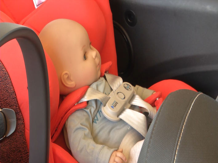 Se presenta un innovador sistema para evitar olvidos de menores en los vehículos