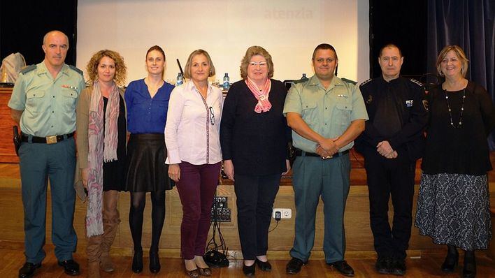 La Guardia Civil instruye a los jubilados británicos de Calvià en seguridad