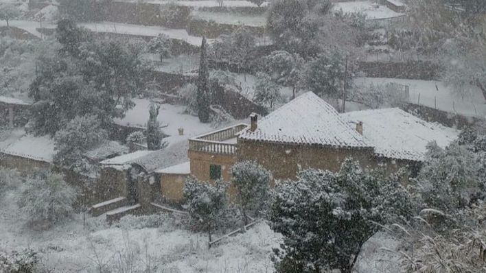 La nieve ha cuajado hoy en cotas a partir de 100 metros 