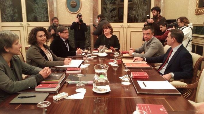 La Mesa del Parlament fue suspendida por la salida de Huertas y el PP