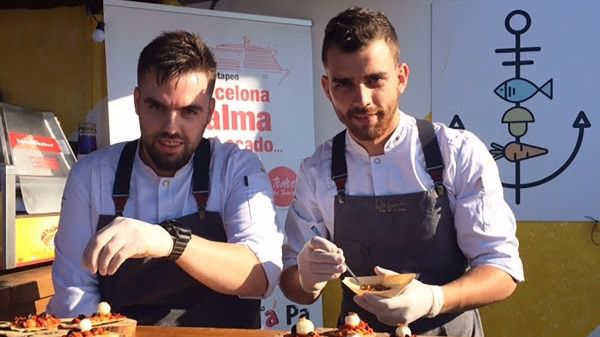 El chef Felipe Moreno deleita en el showcooking de Trasmediterranea