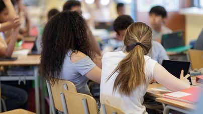 Educació contratará 350 profesores para reducir las ratios de alumnos por clase el curso que viene