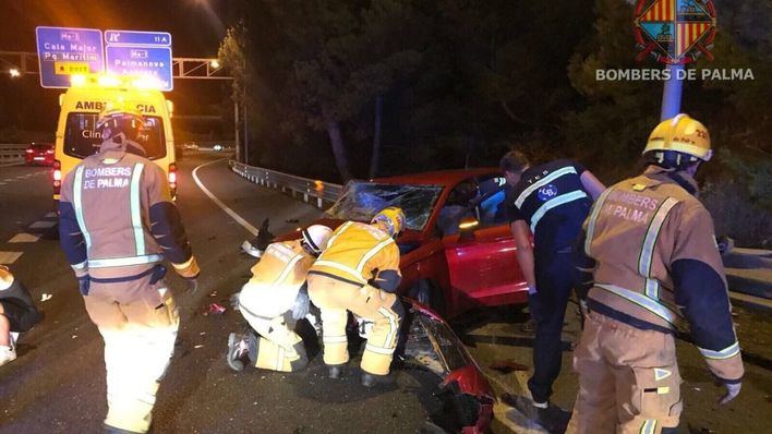 Siete heridos en un choque frontal y una colisión en cadena junto a los túneles de Génova de Palma