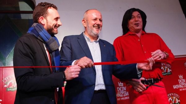 Lleno absoluto en la inauguración del Mercado Navideño de Bierkönig Centre en Playa de Palma