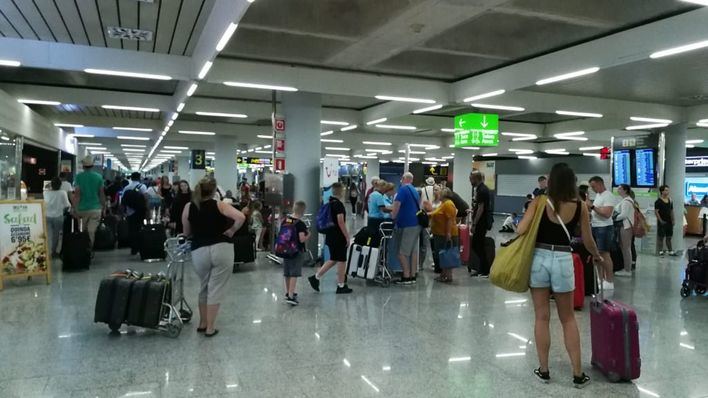 Las aerolíneas advierten de que un 'Brexit duro' disparará el precio de los billetes
