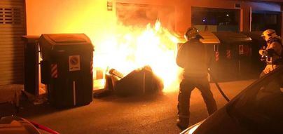 Uno de los detenidos por quemar contenedores trabaja en el aeropuerto
