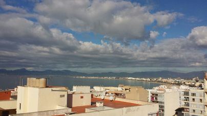 Bajan las temperaturas en Baleares y vuelven las lluvias y el fuerte viento