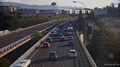 Un accidente provoca grandes retenciones de tráfico en la Vía de Cintura