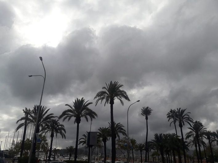 Intervalos nubosos en Baleares, con chubascos acompañados de barro y descenso de temperaturas