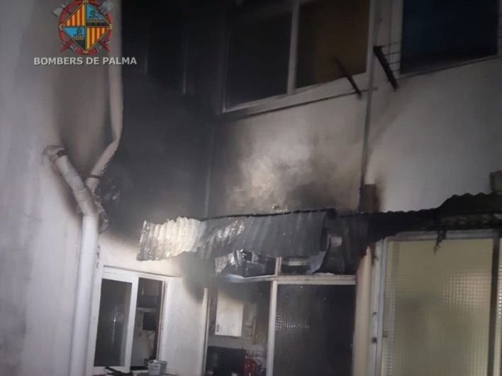 Desalojado un edificio de Palma debido a un incendio por una sartén olvidada al fuego