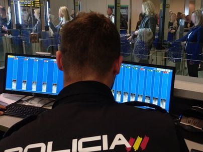 Detienen a seis personas en el Aeropuerto de Ibiza con pasaportes falsos