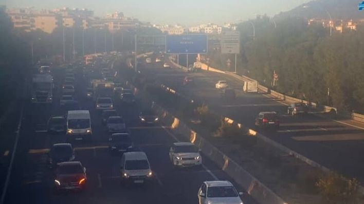 Colapso en hora punta en la Vía Cintura por dos accidentes