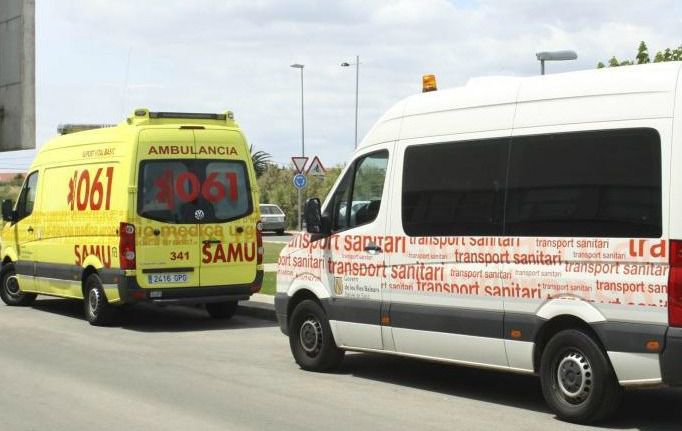 Ocho heridos tras volcar un camión en Via de Cintura que activa el plan sobre mercancías peligrosas