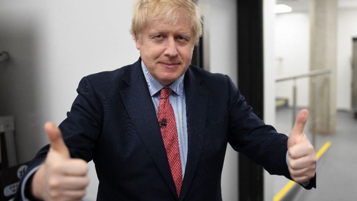 Johnson pide ahora 'evitar el contacto no esencial' para frenar al Covid19