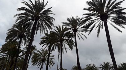 Bajada de temperaturas, nubes y chubascos ocasionales en Baleares
