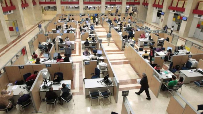 El 52,2 por ciento de los encuestados son contrarios a bajar el sueldo a funcionarios