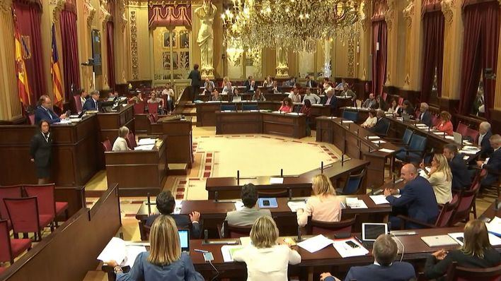 Los diputados del Parlament no aceptan bajarse el sueldo para destinar más recursos a la pandemia