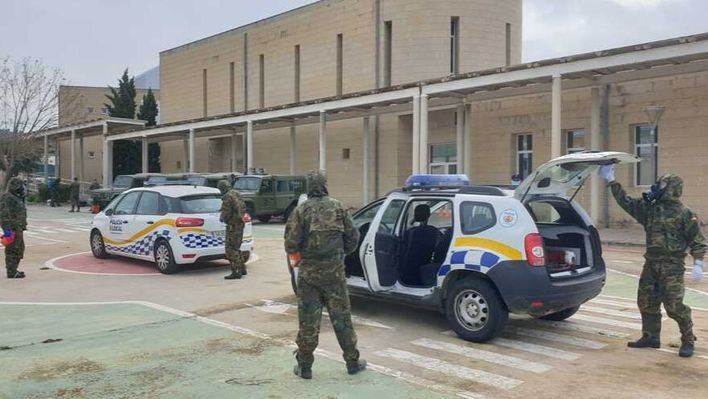 El Ejército descontamina instalaciones y vehículos de la Policía Local de Calvià