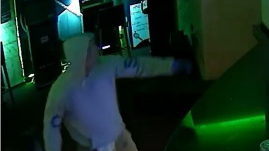 Atraca un salón recreativo del Rafal al poco tiempo de salir de la cárcel