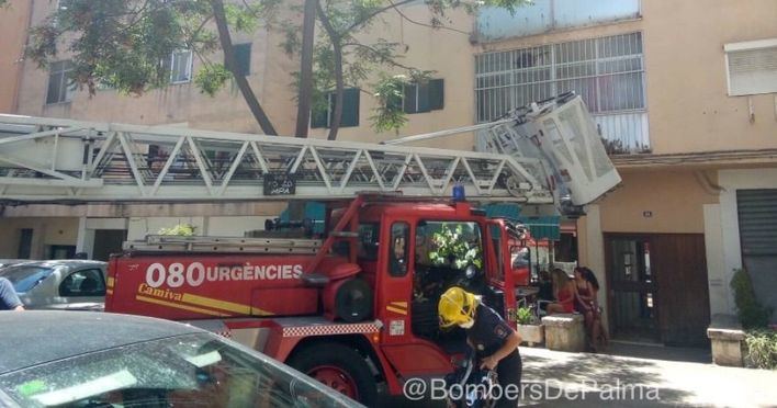 Los bomberos localizan en su piso de Son Oliva el cadáver de un hombre