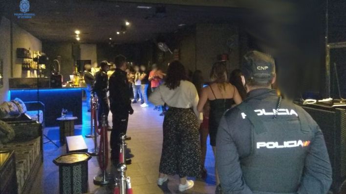 Sin mascarilla y con droga: la Policía desmonta una fiesta en Son Rossinyol