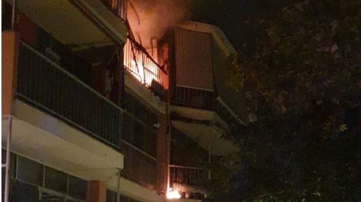 Tres heridos al incendiarse la coladuría de un piso en el Coll d'en Rabassa en Palma