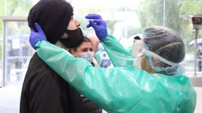 Sube a 14 el número de clínicas de Barcelona en las que los baleares pueden hacerse una PCR