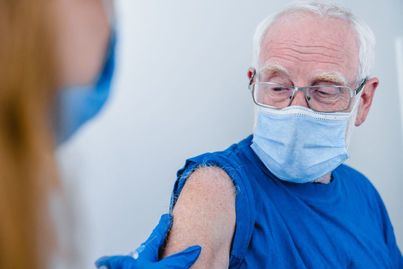 Alertan de llamadas falsas a ancianos en Baleares para vacunarles de la Covid 19 en casa