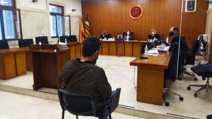 Dos años por abusar de su hijastra mientras dormía
