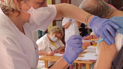 Los números evidencian la eficacia de la vacuna: sólo 49 casos en las residencias de toda España