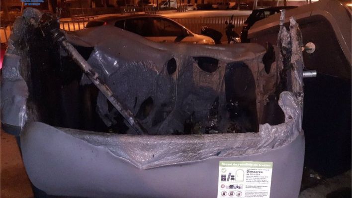 Dos menores detenidos por una oleada de incendios de contenedores en Palma