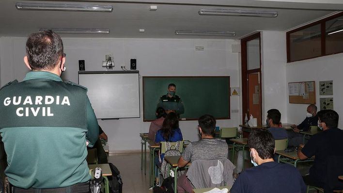 La Guardia Civil da charlas a los futuros gestores forestales sobre infracciones en el ámbito forestal y armas