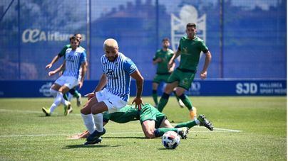 El Atlético Baleares gana al Villanovense y sella su participación en Primera RFEF