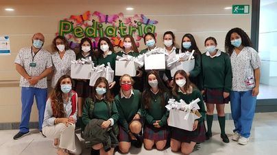Alumnas del colegio Aixa-Llaüt se vuelcan en un proyecto solidario para personas enfermas o que viven en soledad