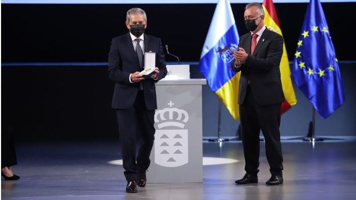 Naviera Armas recibe la Medalla de Oro de Canarias 2021