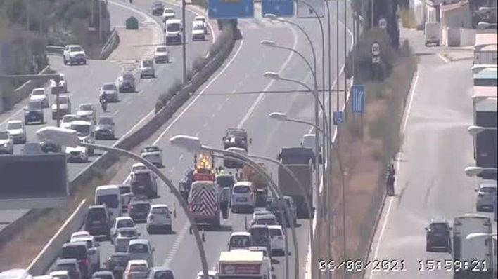 Un accidente provoca un atasco kilométrico en la autopista de Llucmajor a la entrada de Palma
