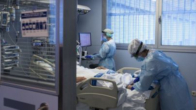 Un enfermo de Covid, al entrar en la UCI de Son Espases: "Me tenía que haber vacunado"