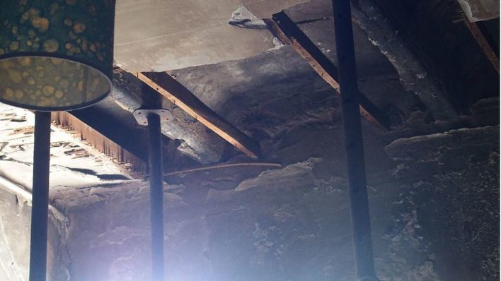 Cort precinta el edificio okupa de calle Manacor y estudiará su demolición