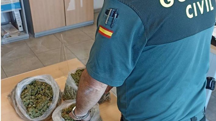 Detenido un joven con un kilo de marihuana en el maletero de su coche