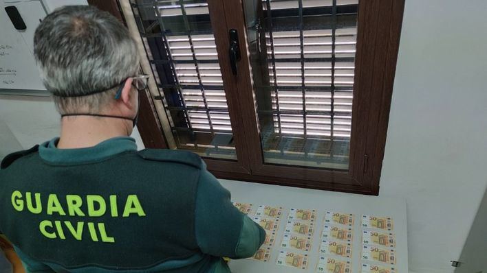 Detenida en un supermercado de Cala d'Or por pagar con billetes de 50 euros falsos