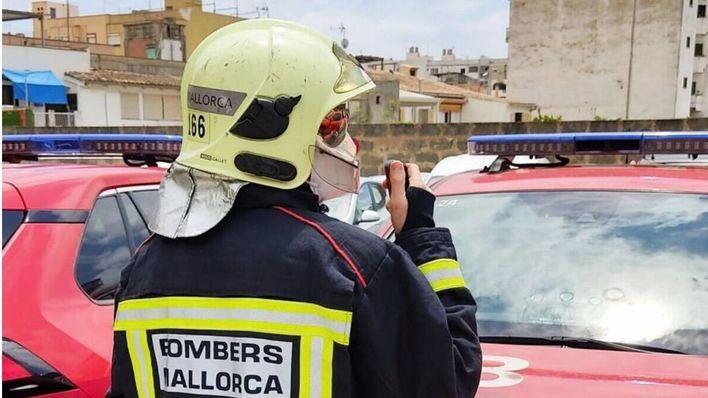 Dos mujeres ingresan en el hospital por inhalación de humo tras incendiarse su vivienda en Manacor