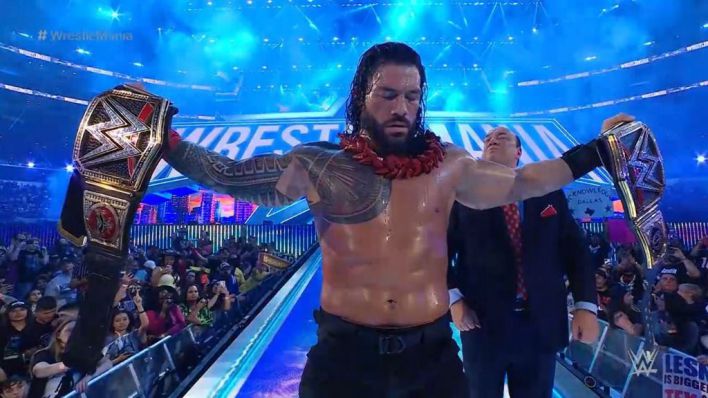 Roman Reigns levanta el Campeonato Mundial unificado en Wrestlemania 38 Sunday