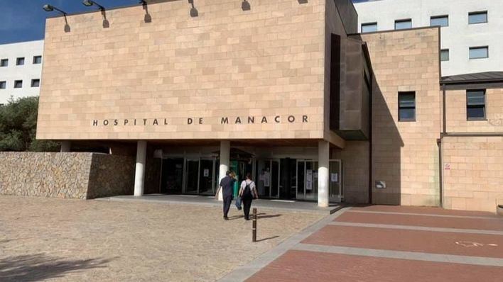 Cuatro heridas, entre ellas dos niñas de 10 y 11 años, tras volcar dos coches en la carretera a Cales de Mallorca