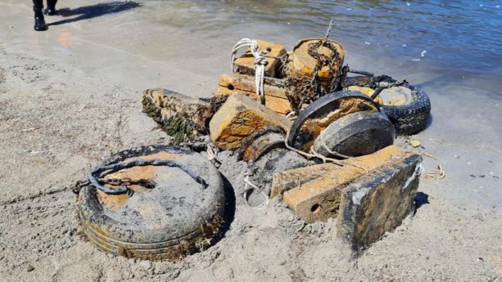 Retiran dos toneladas de residuos de gran tamaño en la costa de Calvià
