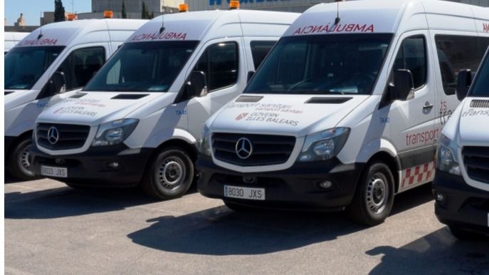 Pinchan las ruedas de seis de las nueve ambulancias de Ibiza